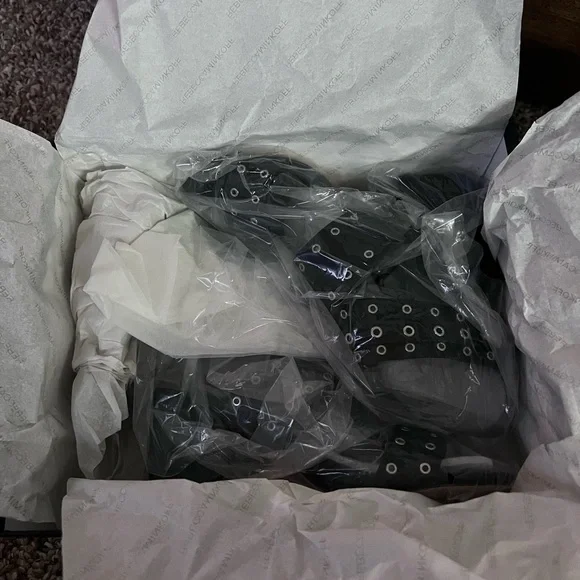 New in box Rebecca minkoff leather block heels - Picture 10 of 11